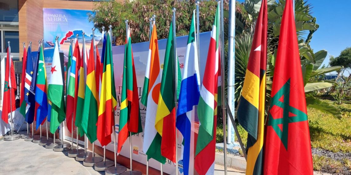 دعا المشاركون في منتدى "الداخلة إفريقيا لوجستيك" ، المنعقد يومي 20 و21 نونبر الجاري بالداخلة، إلى هيكلة منظومة لوجيستية إفريقية مندمجة قادرة على تسريع الاندماج الاقتصادي للقارة وتمكين الداخلة من التموقع كقطب استراتيجي في سلاسل النقل الإقليمية.